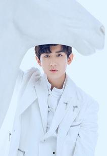 成毅最新爆料恋情图片,甜蜜瞬间引网友热议